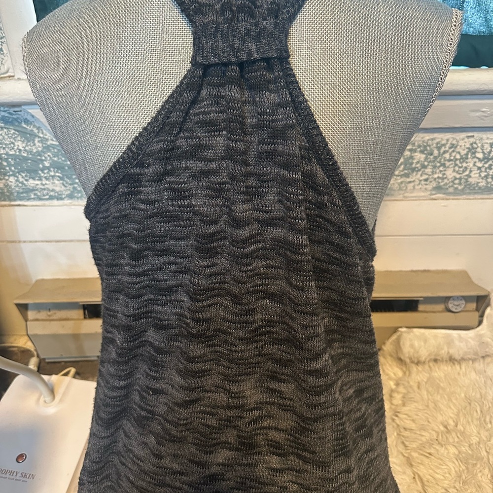 ⭐️ 3 for $20.00 Women’s sleeveless sweater - Picture 4 of 4